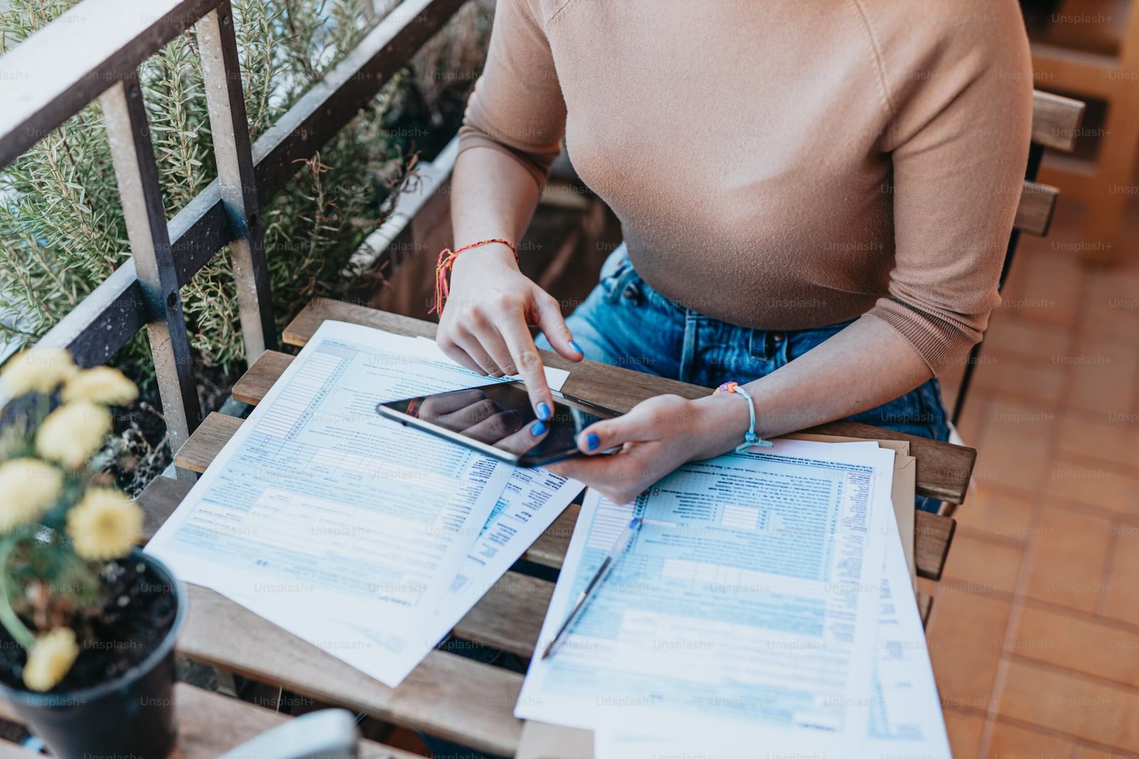 Contribuable réalisant sa déclaration d’impôt sur le revenu